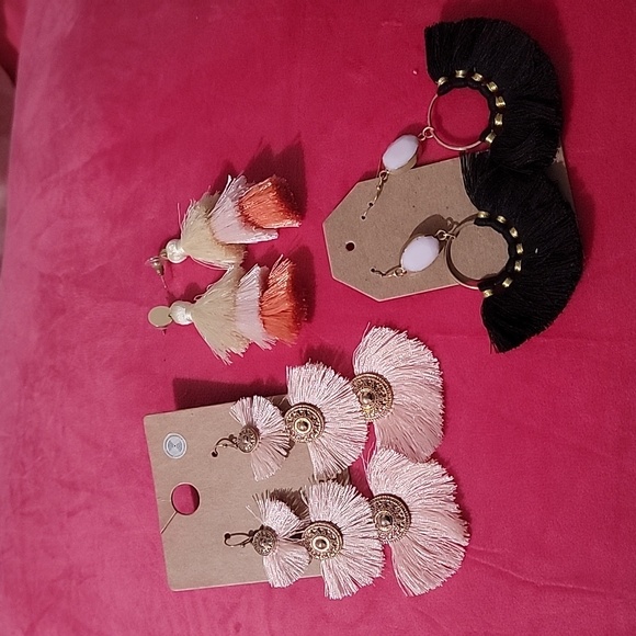 3 pairs of earrings - Picture 1 of 2